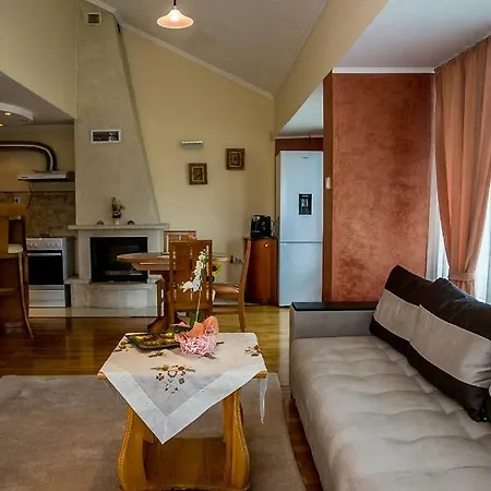 Spacious & Sunny Maisonette With Terrace Near Centre By Flаt Manаger Daire