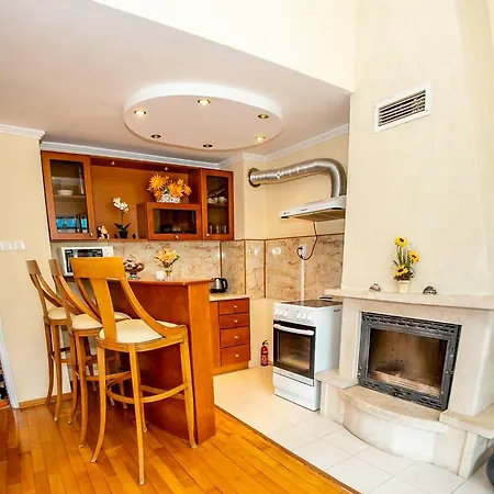 Daire Spacious & Sunny Maisonette With Terrace Near Centre By Flаt Manаger